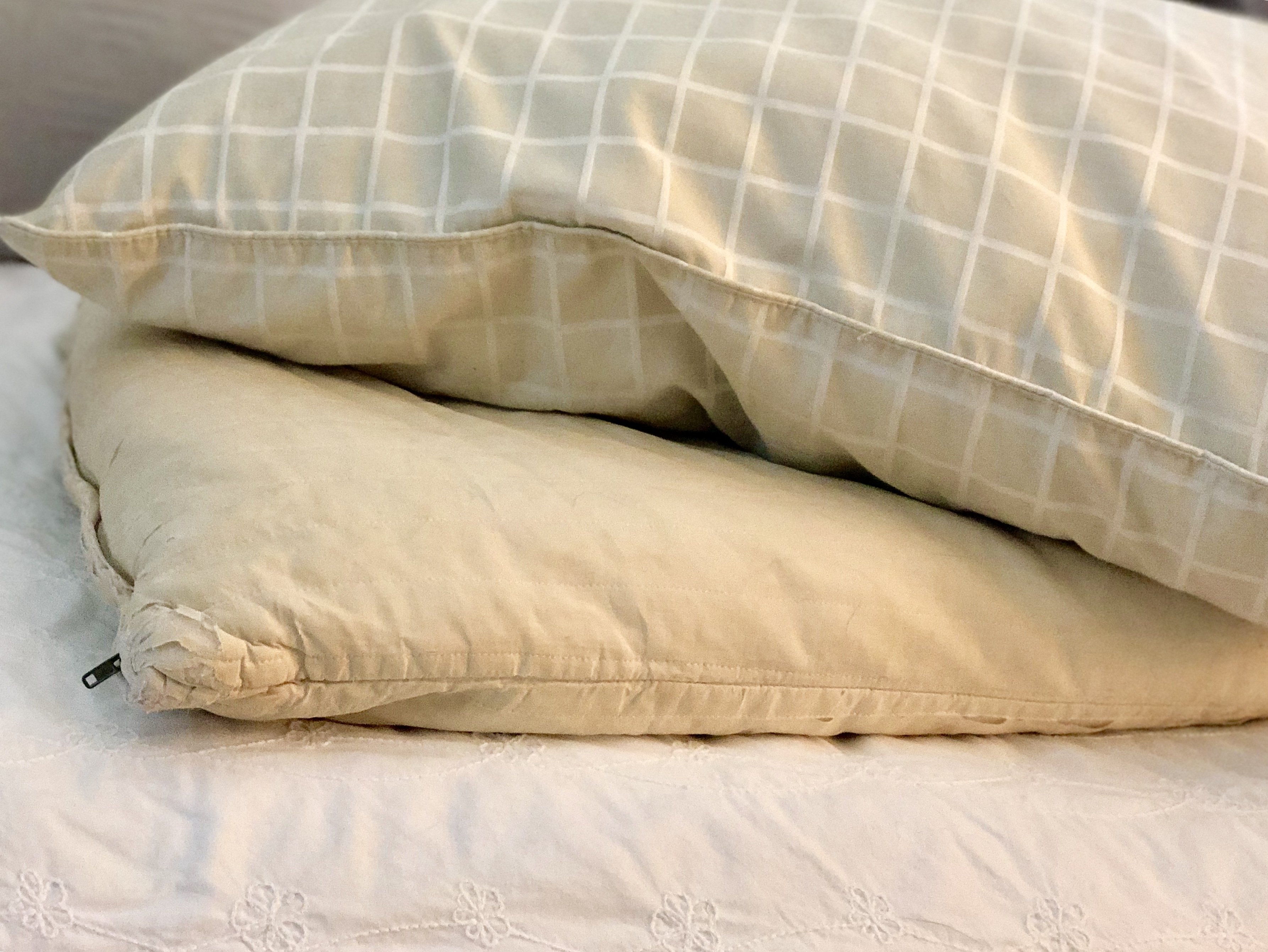 How to Clean Yellowed Pillows